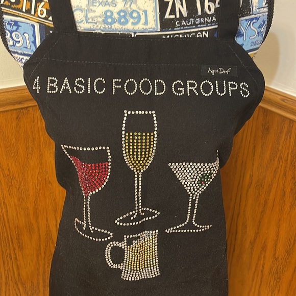 Lyn Dorf 4 Basic Food Groups Black Apron - Picture 2 of 4